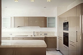 Практичный дизайн-проект кухонной зоны 15 кв.м. в современном стиле
